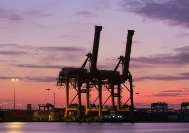 kap kargo yük gemi silueti