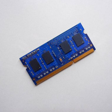 Masadaki bilgisayar erişimi belleği