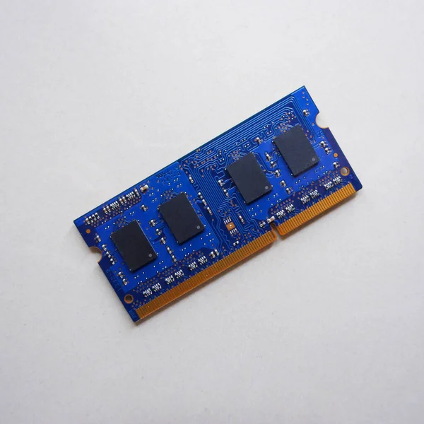 Masadaki bilgisayar erişimi belleği