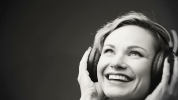 Black White Portrait Young Girl Headphones Young Beautiful Girl Enjoying — Stock Video