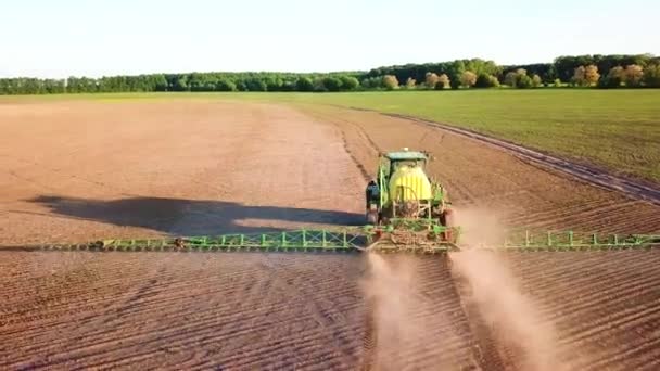 Disparo Desde Pulverizador Drones Campo Atardecer Vista Superior Del Rociador — Vídeo de stock