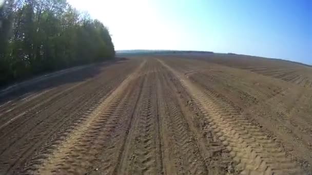 Vista Del Campo Desde Cabina Del Tractor Movimiento Grabación Vídeo — Vídeo de stock