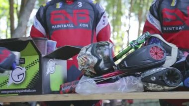 Haziran 2019, Vinnitsa, Ukrayna - Paintball Şampiyonası. Spor hakkında, eğlence, aksiyon, savaş, dövüş, spor, boya, yarış, turnuva, oyun alanı, silahlar, adrenalin, oyun 