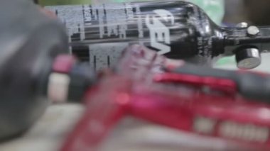 Haziran 2019, Vinnitsa, Ukrayna - Paintball Şampiyonası. Spor hakkında, eğlence, aksiyon, savaş, dövüş, spor, boya, yarış, turnuva, oyun alanı, silahlar, adrenalin, oyun 