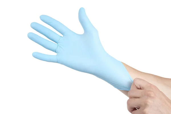 Beyaz arka planda mavi lateks eldivenli bir doktorun elleri.