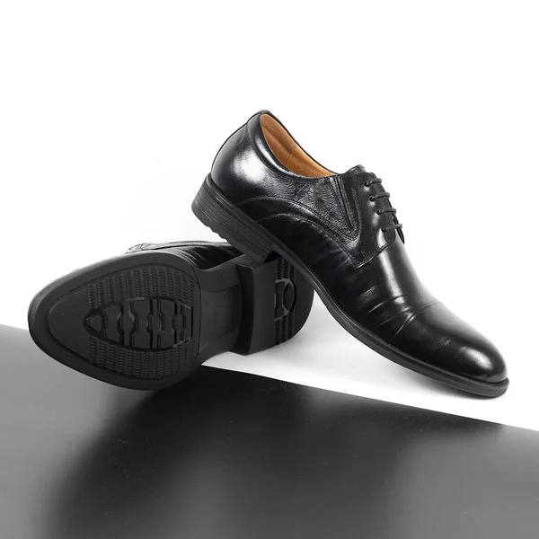 Zapatos Cuero Negro Para Hombre Aislados Sobre Fondo Blanco Negro — Foto de Stock