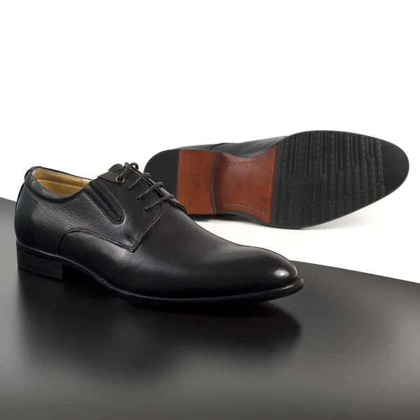 Zapatos Masculinos Concepto Moda Sobre Fondo Blanco Negro — Foto de Stock