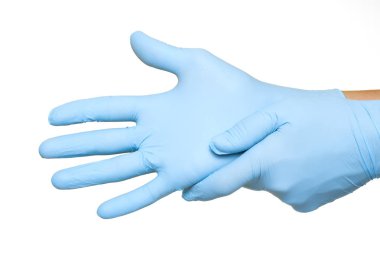 Doktor beyaz sırt izole koruyucu mavi eldiven koyarak