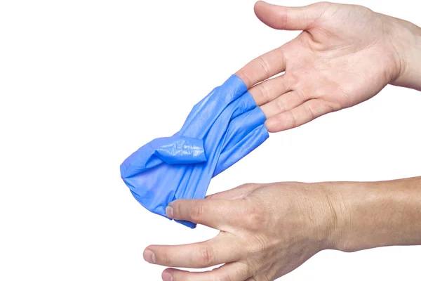 Doktor mavi tıbbi eldivenlerini çıkarıyor. Beyaz arka plan