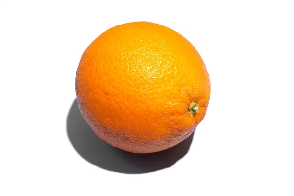 Dojrzały soczysty pomarańczowy na białym tle. Zdrowe odżywianie i dietin — Zdjęcie stockowe