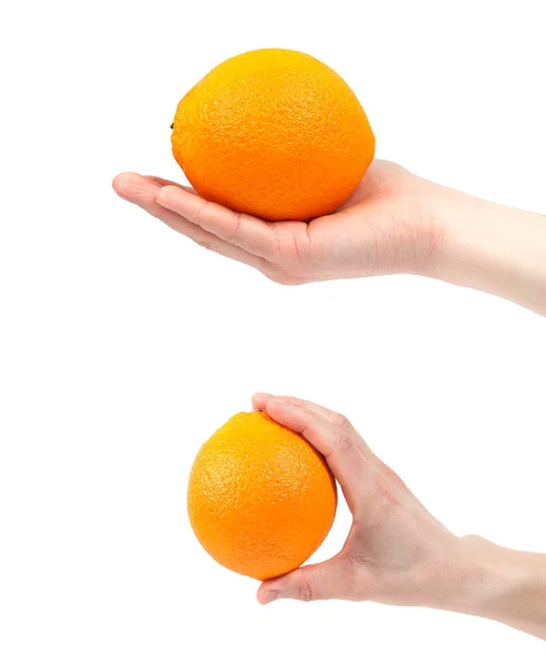 Mão segurando laranja deliciosa orgânica Isolado no branco Backgrou — Fotografia de Stock
