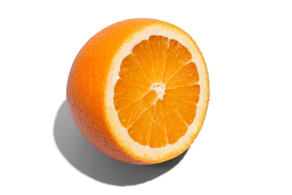 Reife saftige köstliche Orange auf weißem Hintergrund. Gesunde Ernährung — Stockfoto