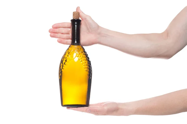 Человек держит бутылку с вкусным вином на белом фоне — стоковое фото