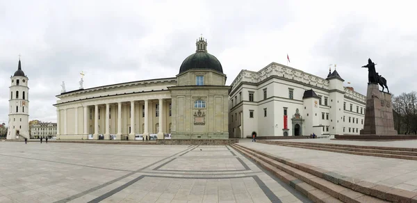 Vilnus / Liettua / 04.04.2019 / Lithovan suurherttuakunnan palatsi — kuvapankkivalokuva