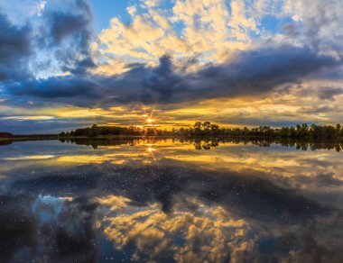 Ukrayna 'da günbatımı. Kiev bölgesi. 31 yaşında. - 05. 2020