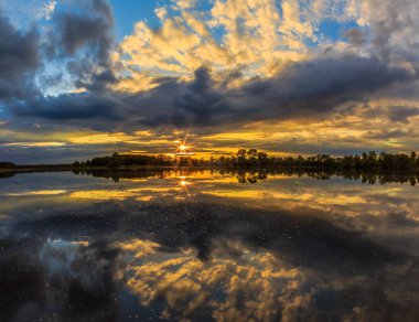 Ukrayna 'da günbatımı. Kiev bölgesi. 31 yaşında. - 05. 2020