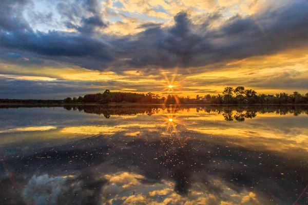 Ukrayna 'da günbatımı. Kiev bölgesi. 31 yaşında. - 05. 2020