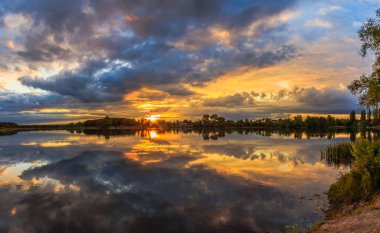 Ukrayna 'da günbatımı. Kiev bölgesi. 31 yaşında. - 05. 2020