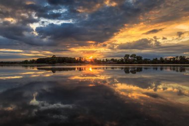 Ukrayna 'da günbatımı. Kiev bölgesi. 31 yaşında. - 05. 2020
