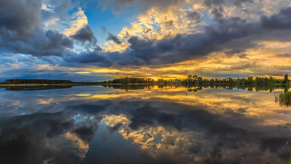 Sunset in Ukraine. Kiev region. 31. 05. 2020 — Stock Photo, Image