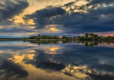 Ukrayna 'da günbatımı. Kiev bölgesi. 31 yaşında. - 05. 2020