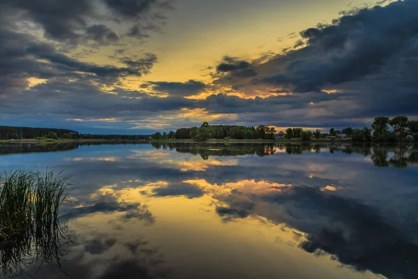 Ukrayna 'da günbatımı. Kiev bölgesi. 31 yaşında. - 05. 2020
