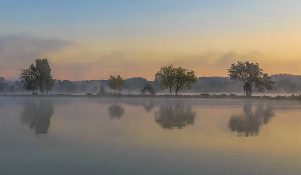 Wandel Met Ochtendmist Het Meer Vissen Bij Zonsopgang Kiev Regio — Stockfoto