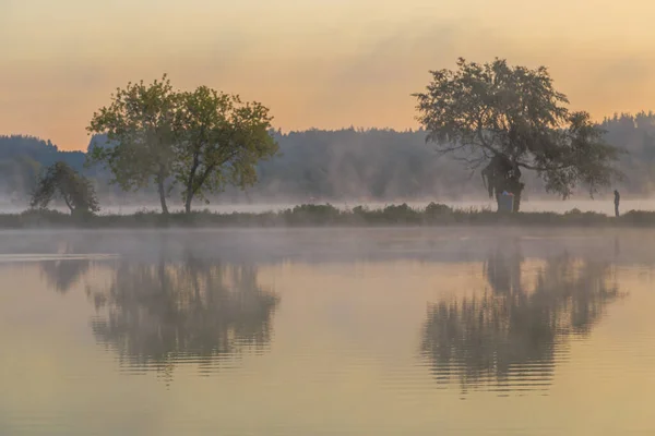 Spacer Poranną Mgłą Jeziorze Łowienie Ryb Świcie Kijów Ukraina Września — Zdjęcie stockowe