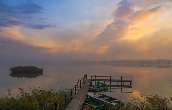 Caminhe Lago Névoa Manhã Pescar Amanhecer Região Kiev Ucrânia Setembro — Fotografia de Stock