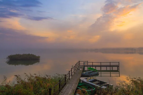 Promenade Sur Lac Dans Brouillard Matinal Pêche Aube Région Kiev — Photo