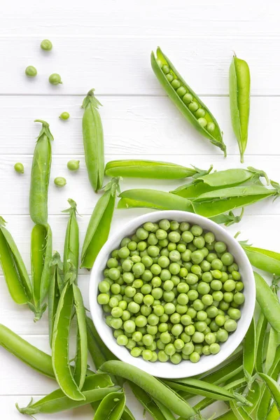 Grüne Erbsen Auf Einem Weißen Tisch Frische Ernte Aus Dem — Stockfoto