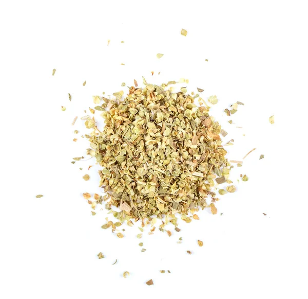 Högen med torkade oregano blad på en vit bakgrund. ovanifrån — Stockfoto