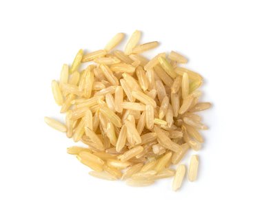 Kahverengi pirinç beyaz arka planda izole edilmiş. en üstteki görünüm