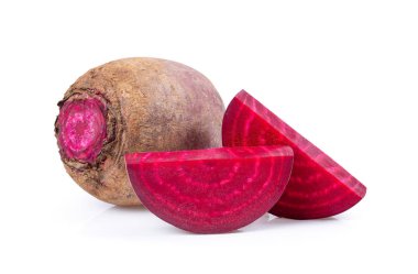  Pancar kökü sebzeleri ve yarım izole edilmiş beyaz arka plan. tam alan derinliği