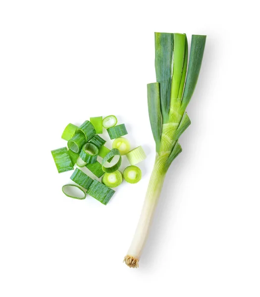 Grön japansk Bunching Onion på vit bakgrund. ovanifrån — Stockfoto