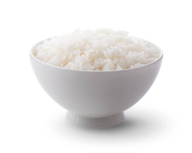 Jasmin Rice 'ı beyaz arka planda beyaz kasede pişirdim. tam alan derinliği