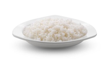 Beyaz arka planda, beyaz tabakta pişirilmiş Jasmin Rice.