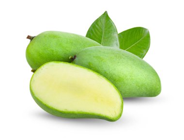 Beyaz arka planda yaprak izole yeşil mango. tam alan derinliği