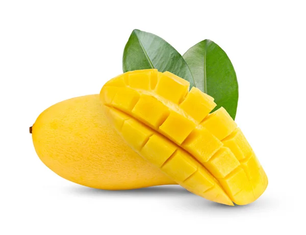 Beyaz arka planda yaprak izole sarı mango. tam alan derinliği