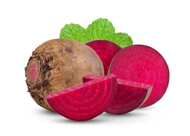  Pancar kökü sebzeleri ve beyaz arka planda yaprak izole edilmiş yarım. tam alan derinliği