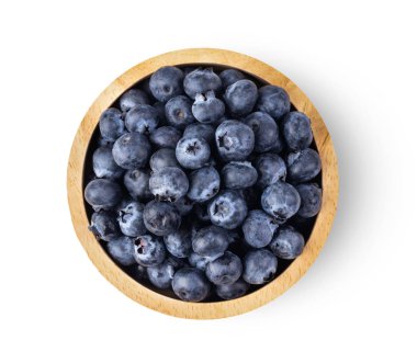 Beyaz arka planda izole edilmiş yaban mersini kasesi. en üstteki görünüm