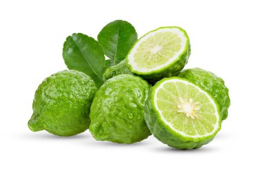 Tohumları beyaz arka planda izole edilmiş bergamot veya kaffir. tam alan derinliği