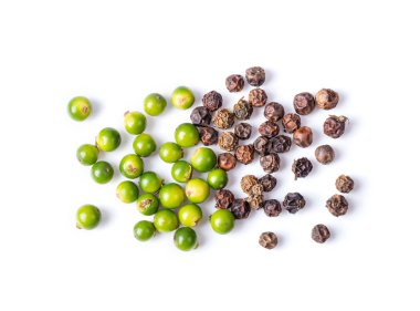 Beyaz arka planda izole edilmiş karabiber. en üstteki görünüm