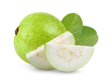 Beyaz zemin üzerinde yaprak izole Guava meyvesi.