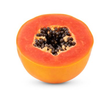 Olgun papaya meyvesi ve beyaz arka planda izole edilmiş tohumlar