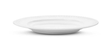 Beyaz arkaplanda izole edilmiş beyaz seramik tabağı