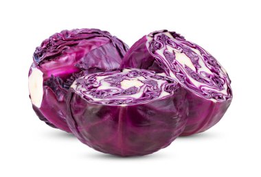 Beyaz arka planda kırmızı lahana izole edilmiş. tam alan derinliği