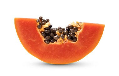 Olgun papaya meyvesi ve beyaz arka planda izole edilmiş tohumlar