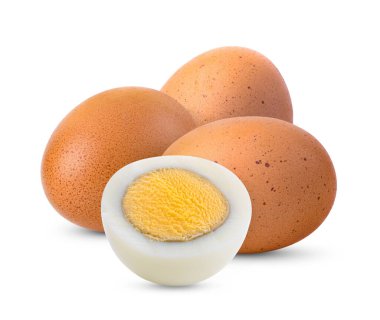 Beyaz arkaplanda tam derinlikte yumurta izole edildi