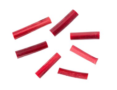 Rubarb beyaz bir arka planda iz sürer. en üstteki görünüm